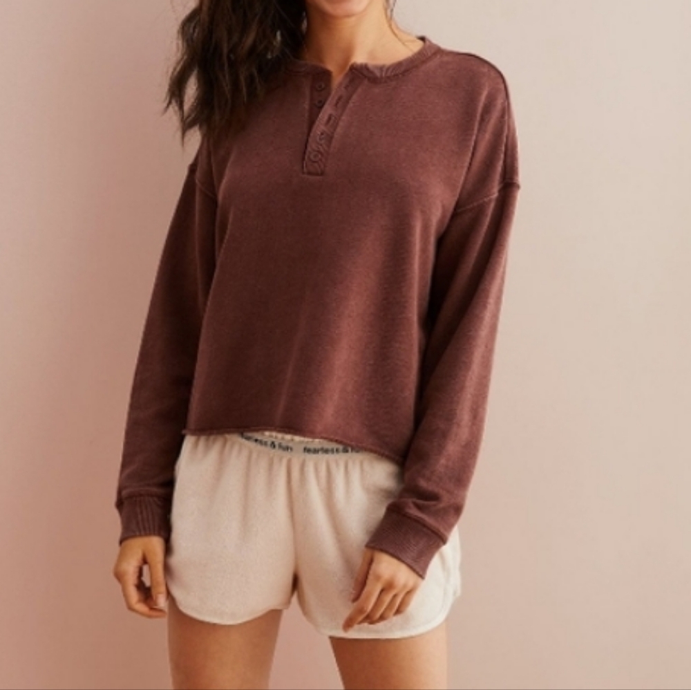 NWoT Aerie Fleece Cropped Henley Neck Sweatshirt in 'Maroon' - Picture 1 of 7